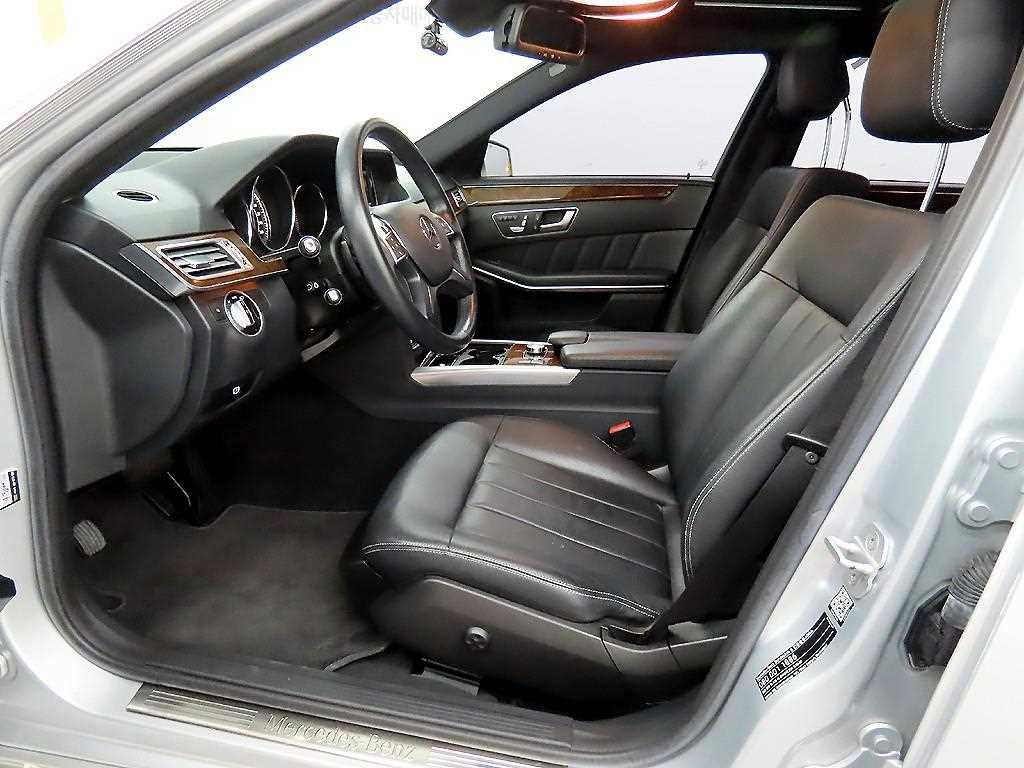 Mercedes Benz E class - Vista 5