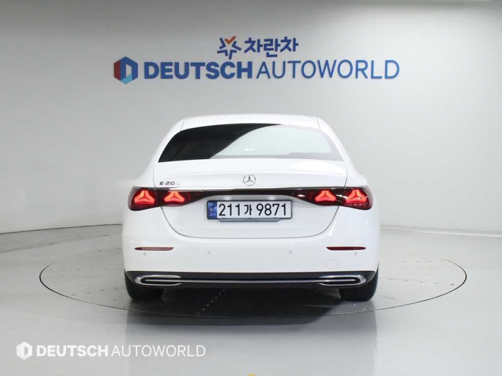 Mercedes Benz E class - Vista 4