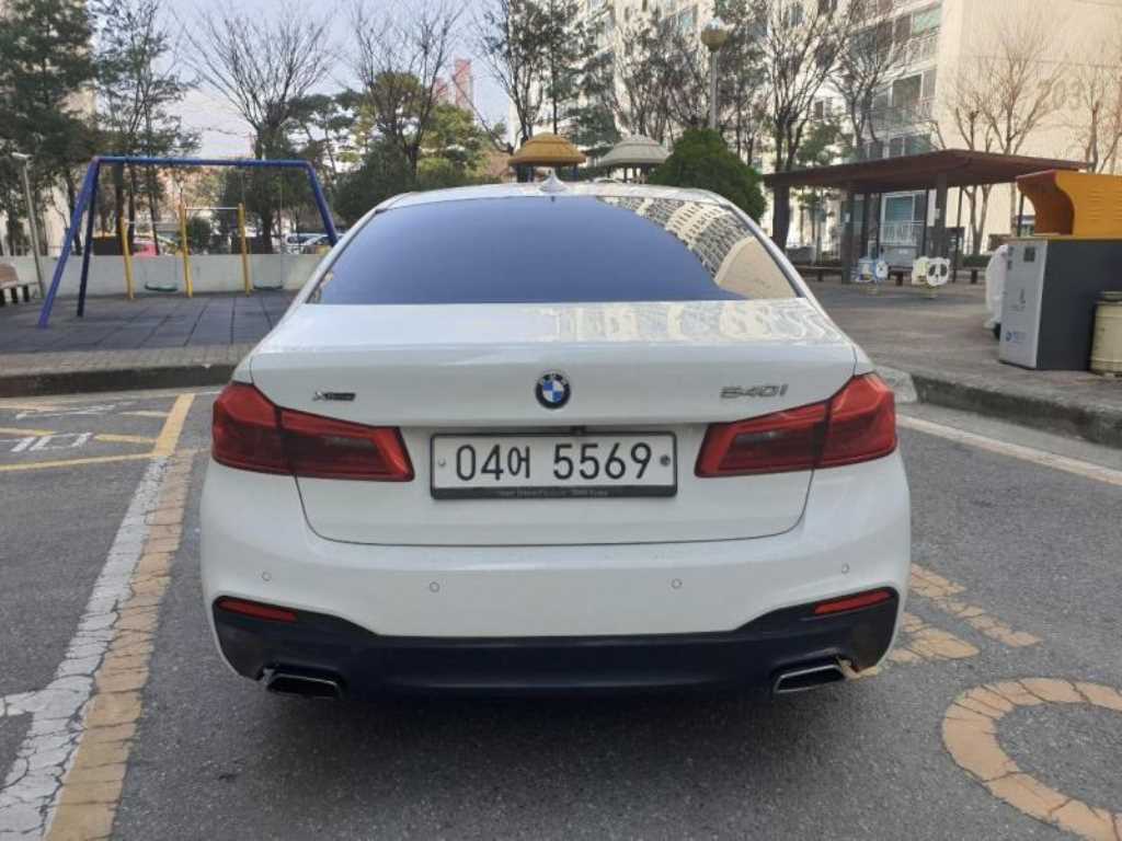 BMW 5 Series - Vista 5