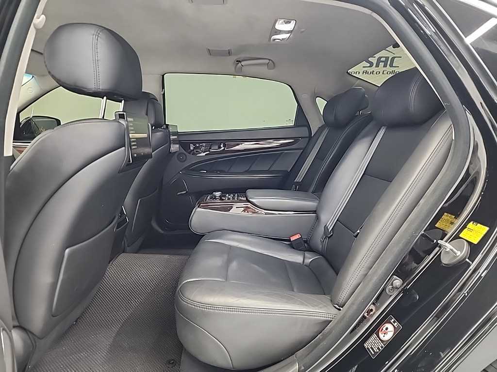 HYUNDAI Equus - Vista 12