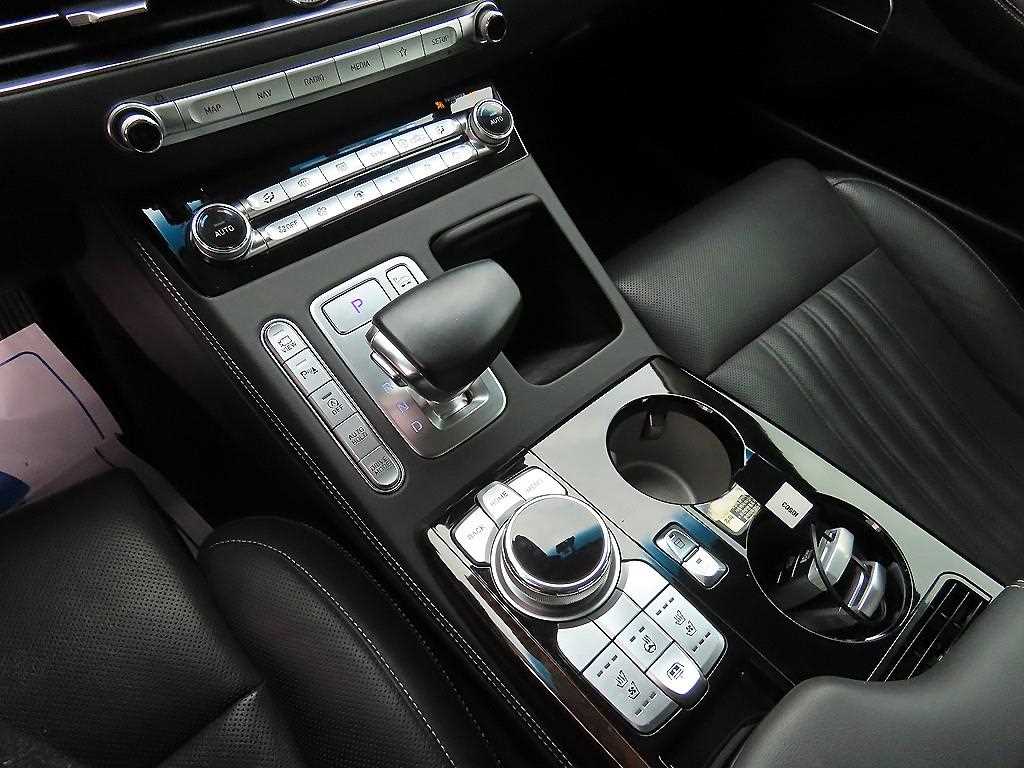 Genesis G90 - Vista 11