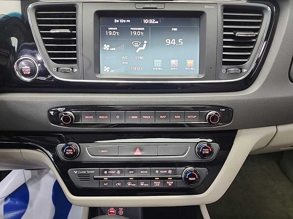 KIA Carnival - Vista 10
