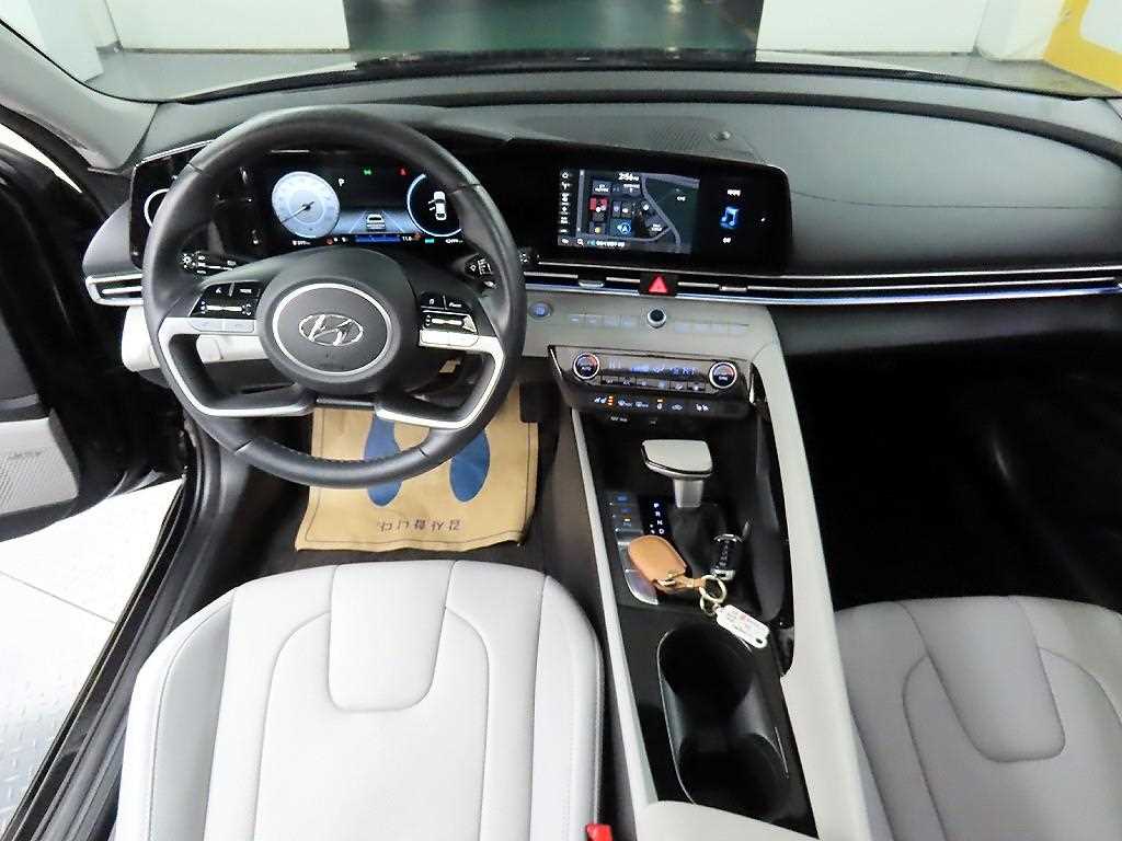 HYUNDAI Avante - Vista 7