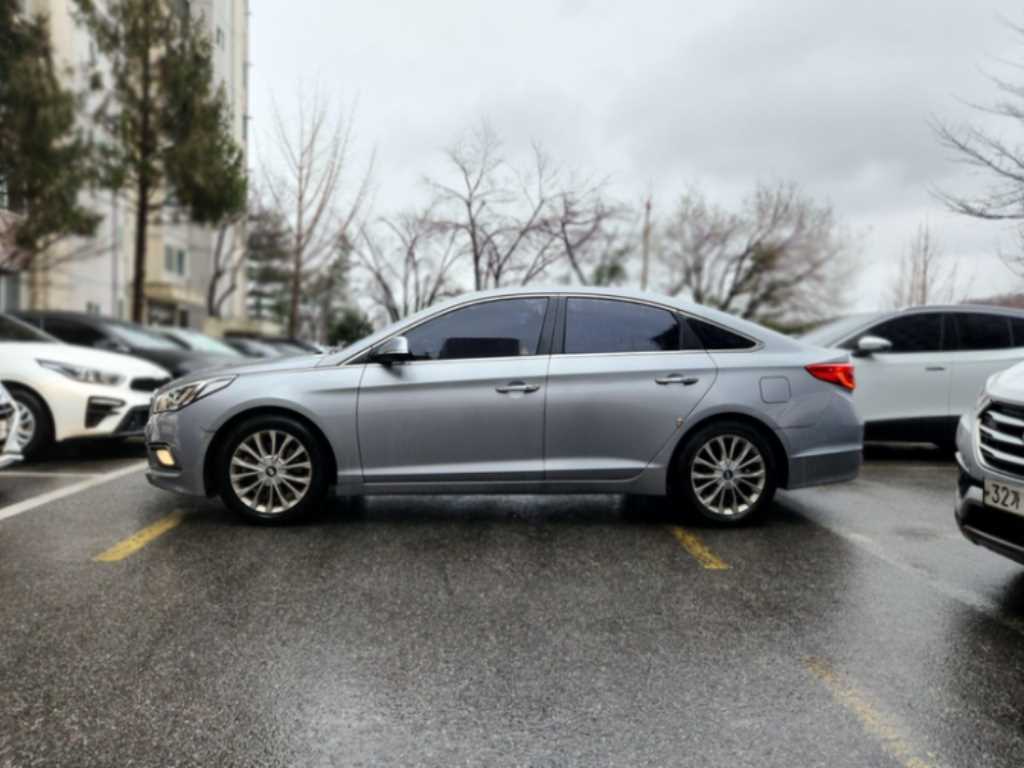 HYUNDAI Sonata - Vista 3