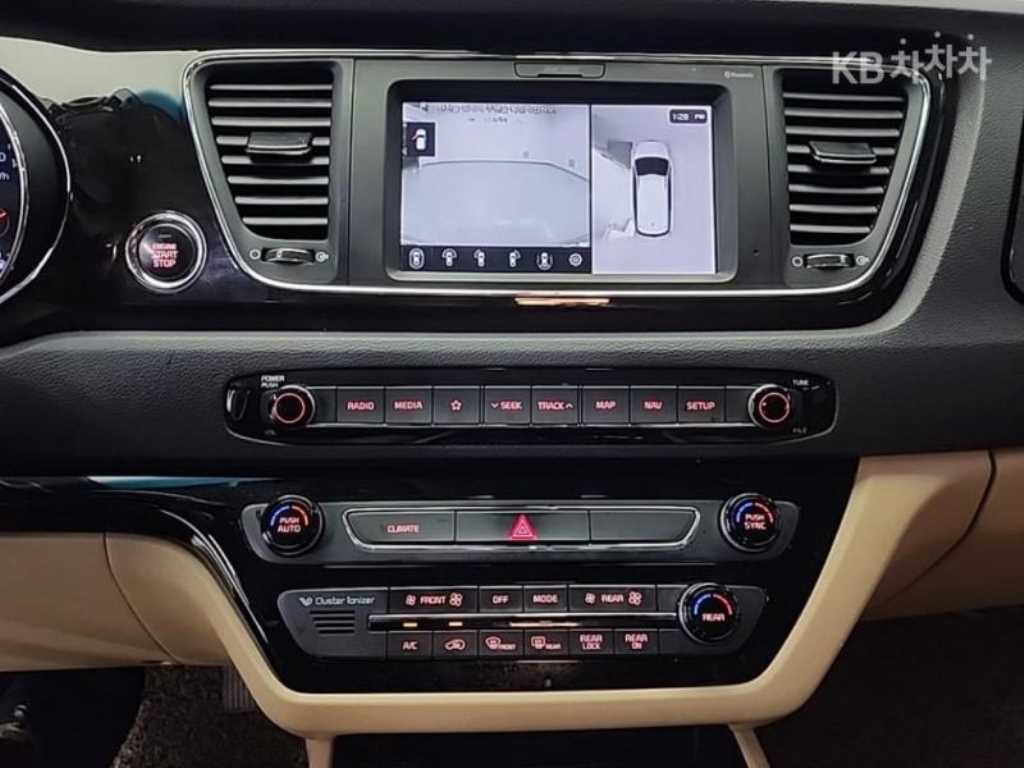 KIA Carnival - Vista 11