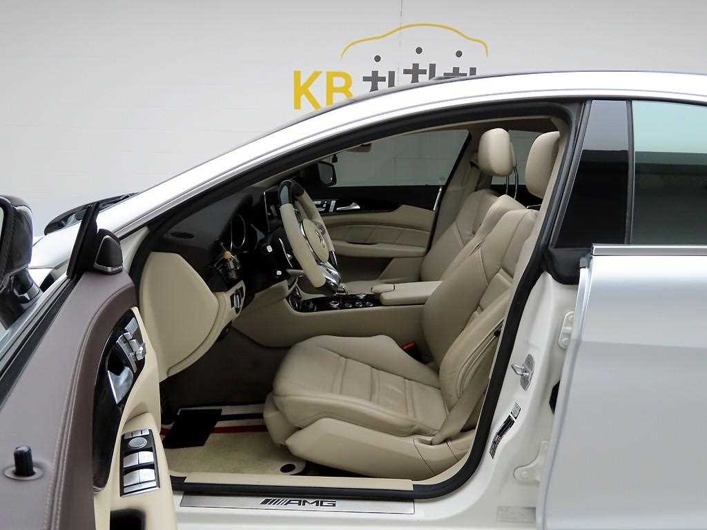 Mercedes Benz CLS Class - Vista 12