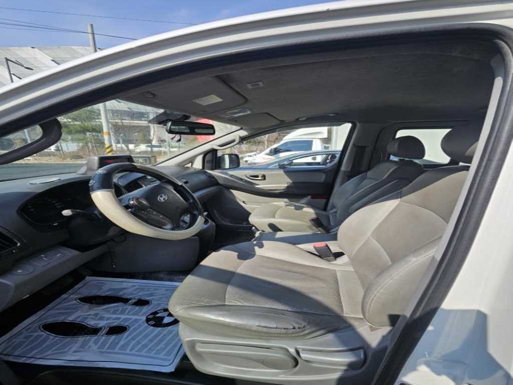 HYUNDAI Starex - Vista 5