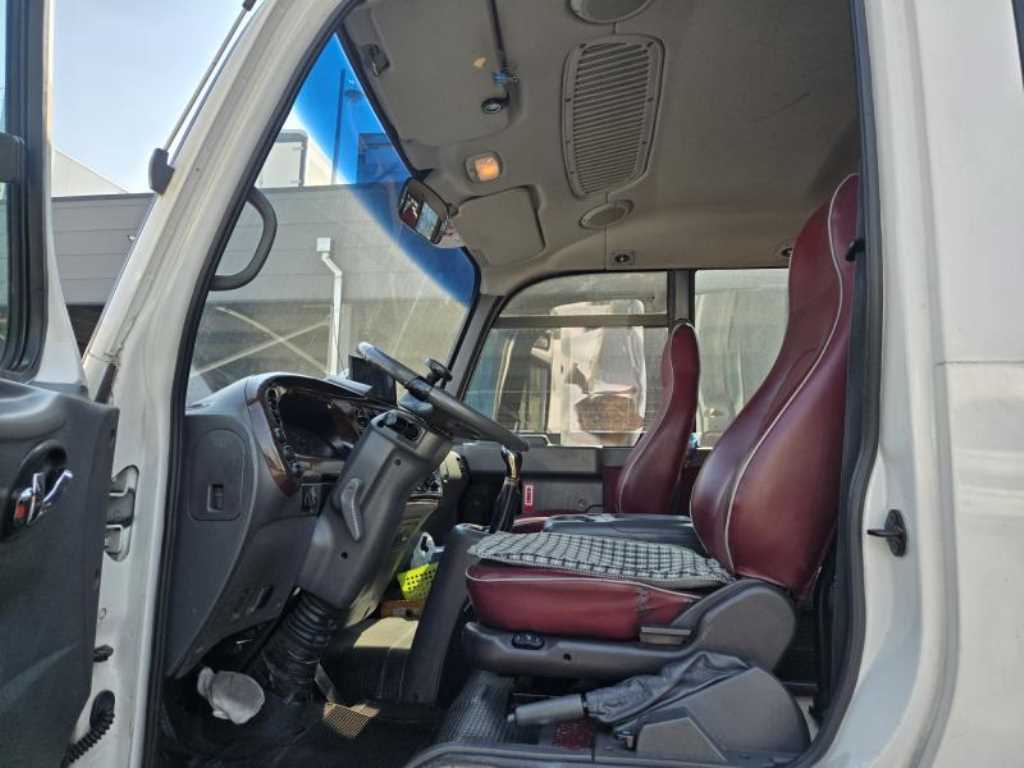 medium and large bus Hyundai bus - Vista 9