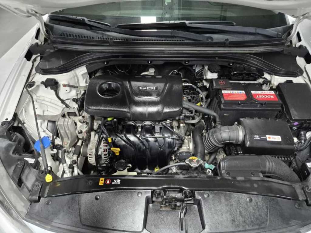 HYUNDAI Avante - Vista 6