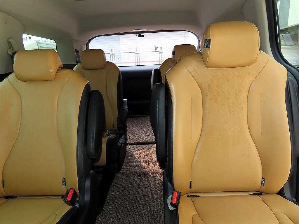 KIA Carnival - Vista 7