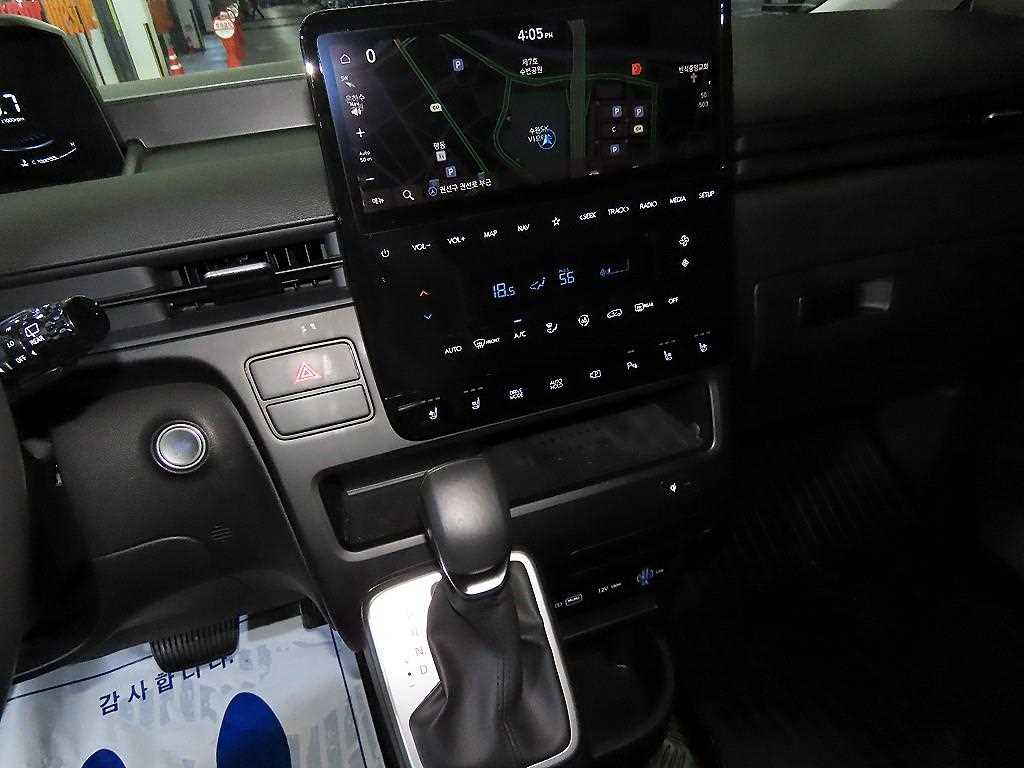 HYUNDAI Staria - Vista 10