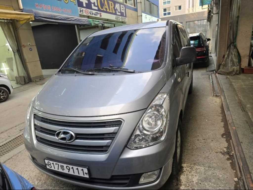 HYUNDAI Starex - Vista 6