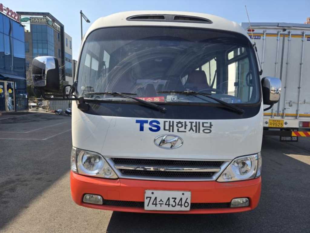 medium and large bus Hyundai bus 2017 Blanco - Importación desde Corea - HF Imports Iquique - Foto 1