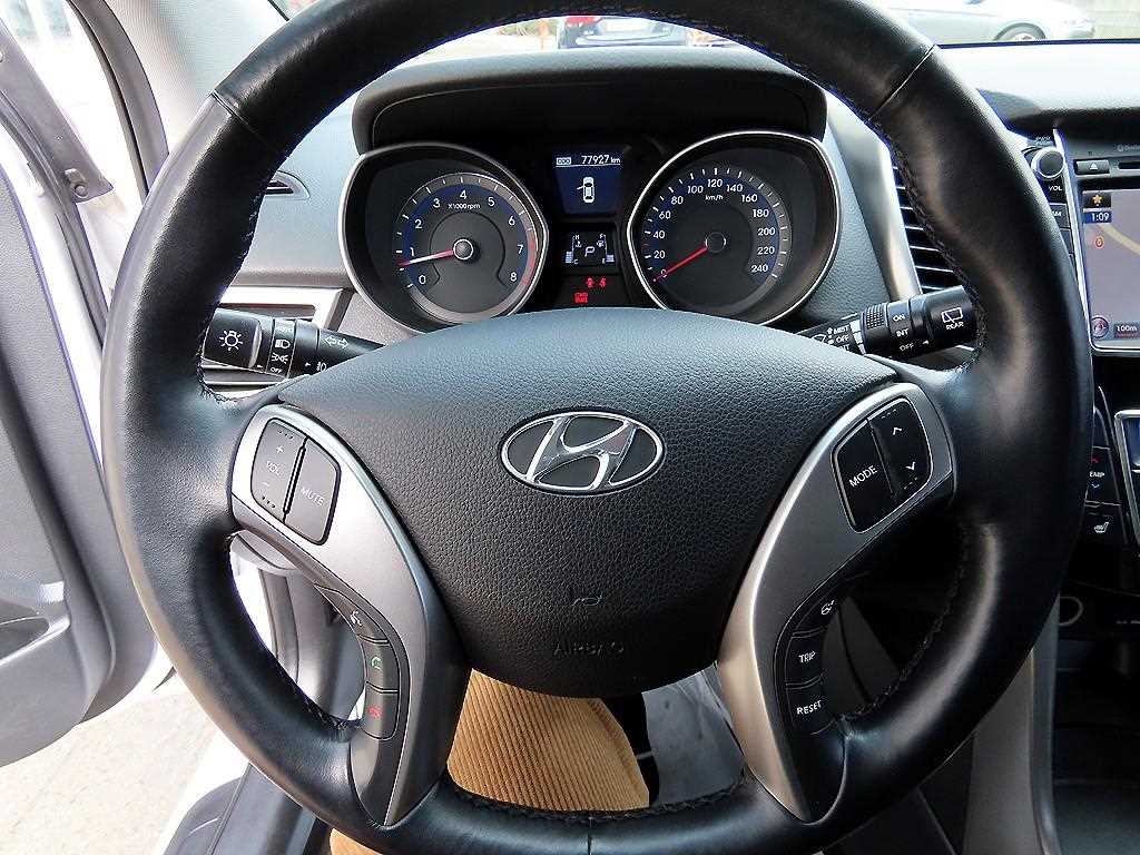 HYUNDAI i30 - Vista 8