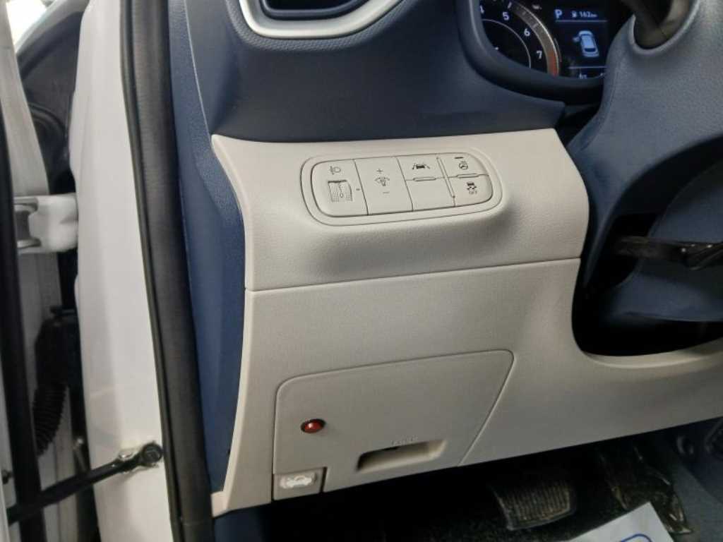 HYUNDAI Venue - Vista 11