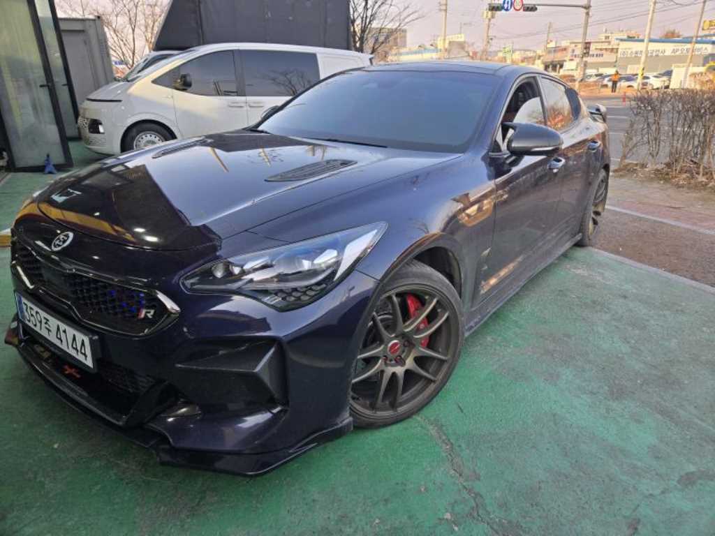 KIA Stinger - Vista 5