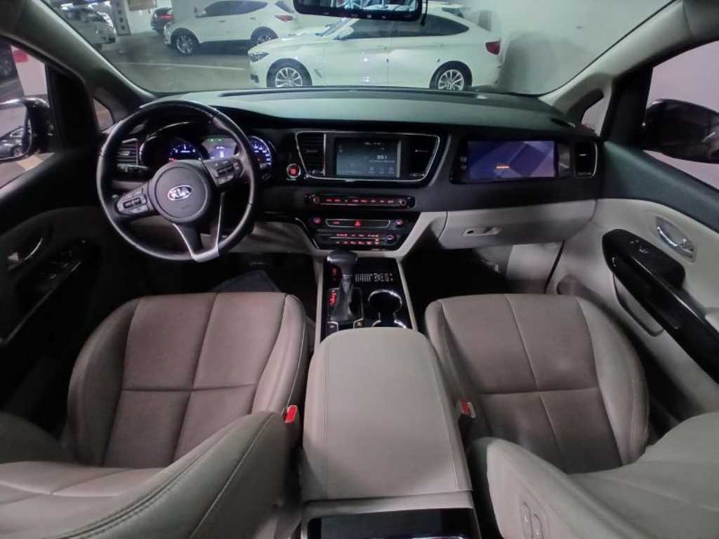 KIA Carnival - Vista 6