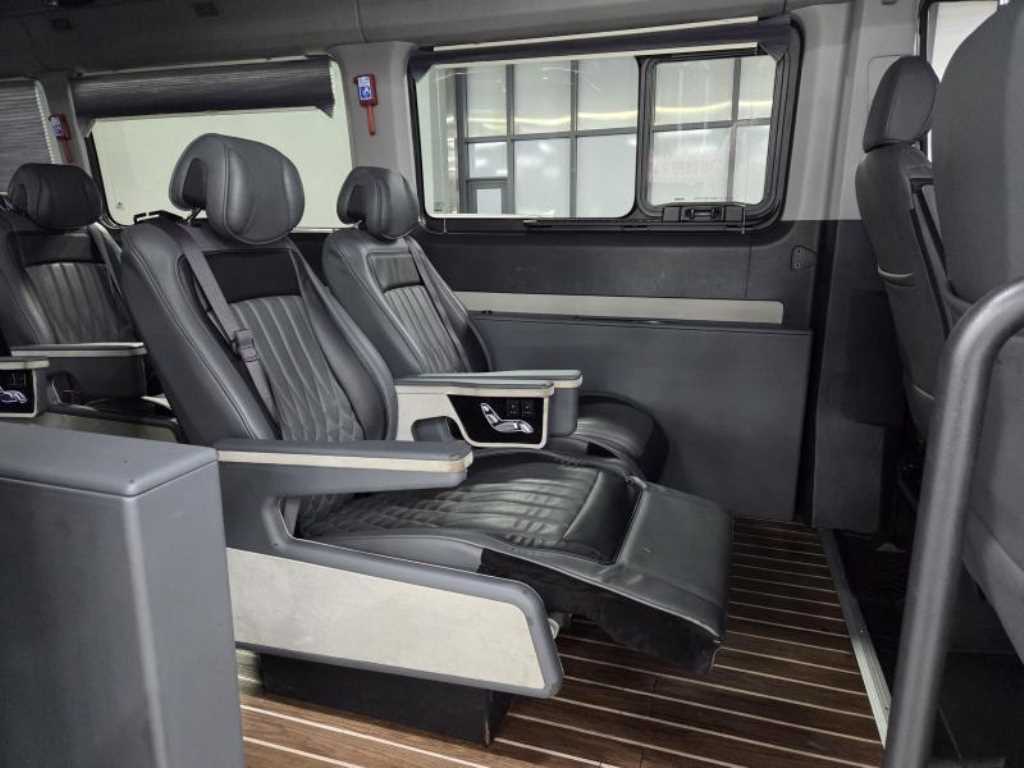 HYUNDAI Solati - Vista 10