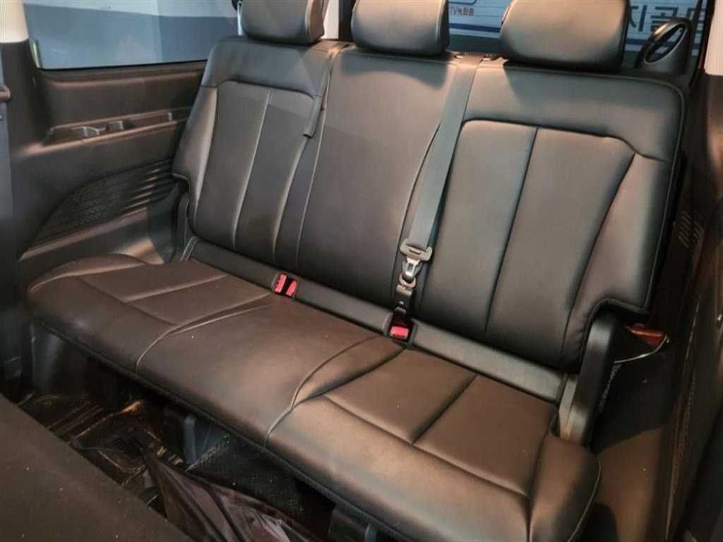 HYUNDAI Staria - Vista 8