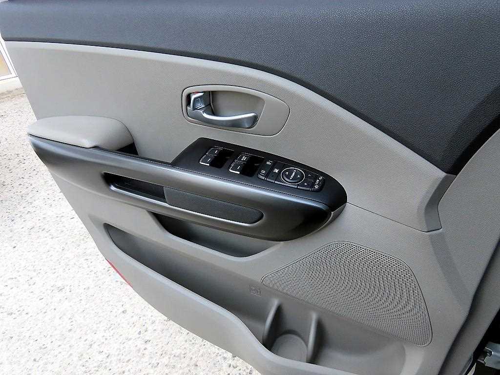 KIA Carnival - Vista 12