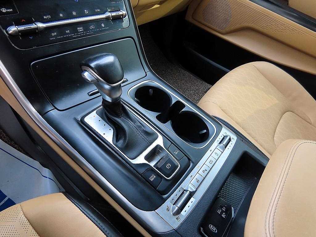 KIA Carnival - Vista 11