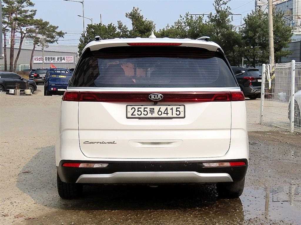 KIA Carnival - Vista 4