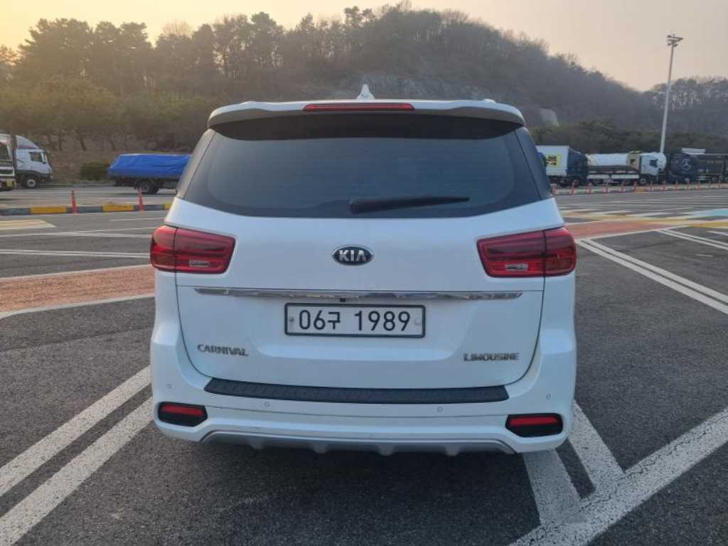 KIA Carnival - Vista 4