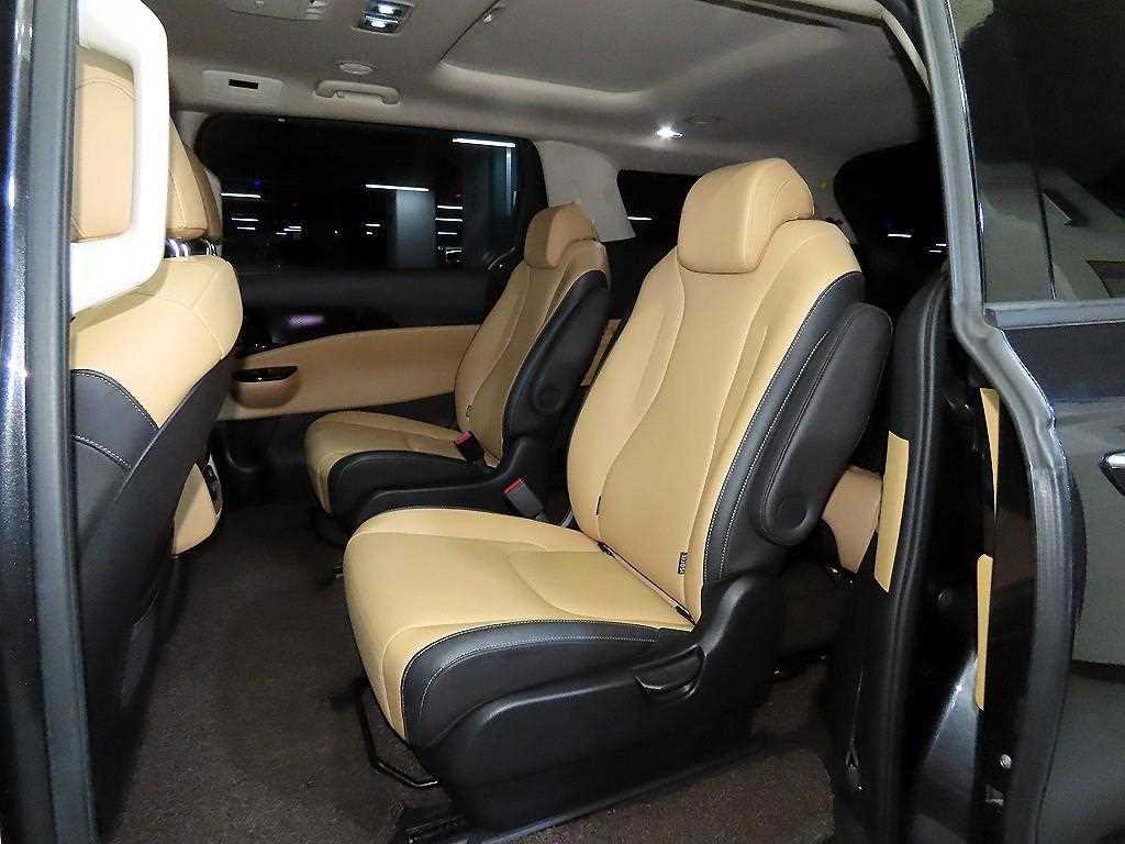 KIA Carnival - Vista 7