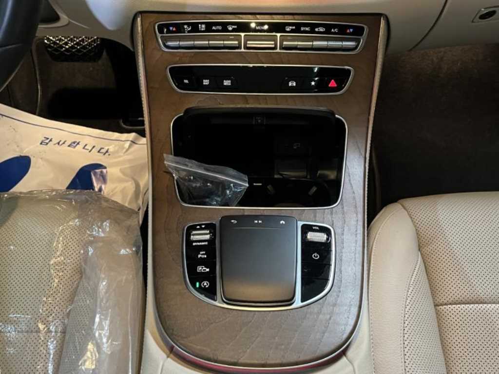 Mercedes Benz E class - Vista 7