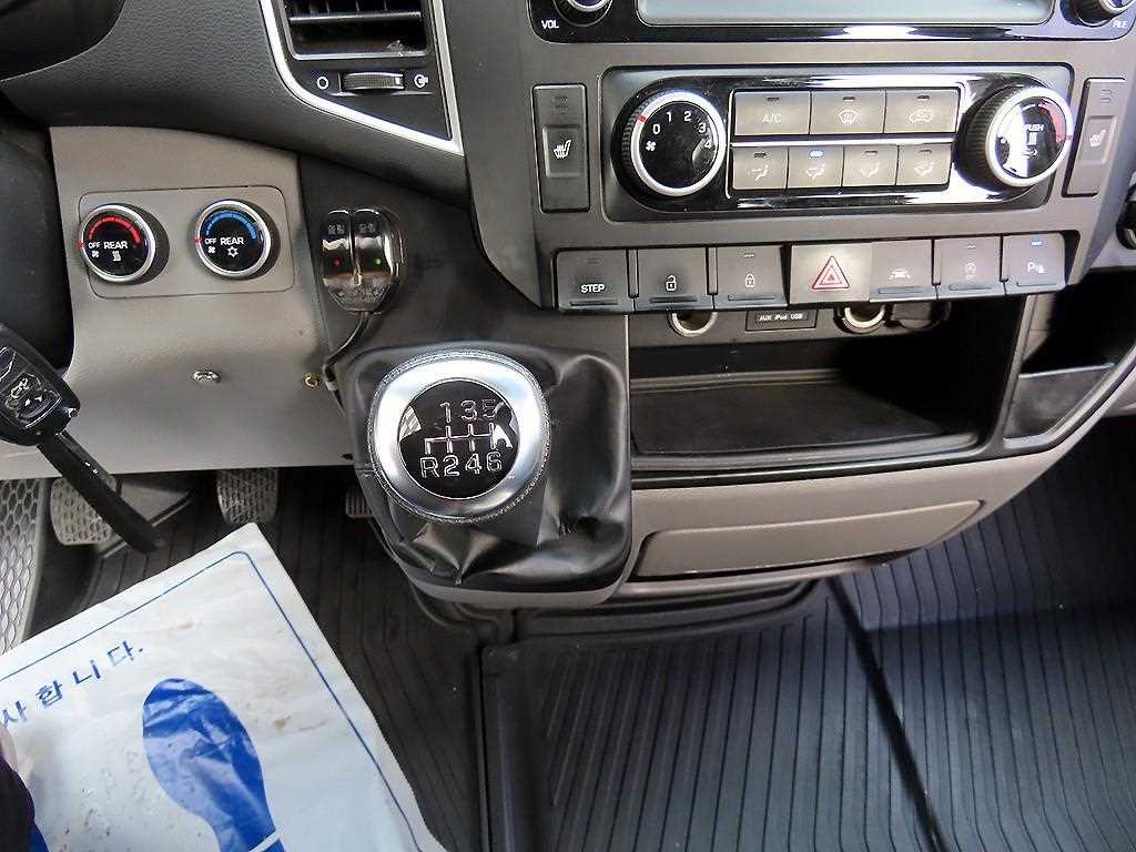 HYUNDAI Solati - Vista 11