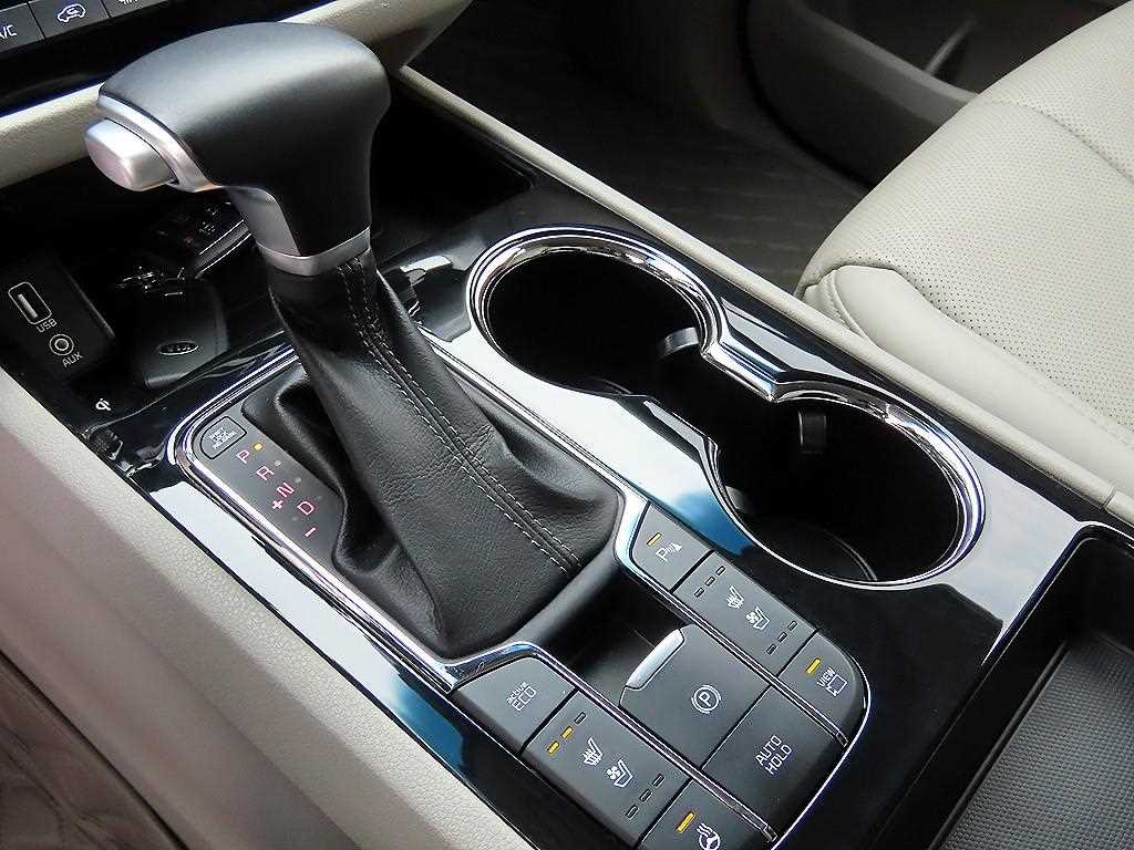 KIA Carnival - Vista 12