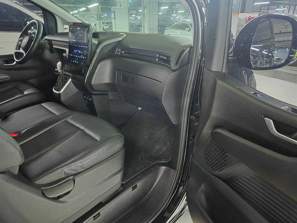 HYUNDAI Staria - Vista 10