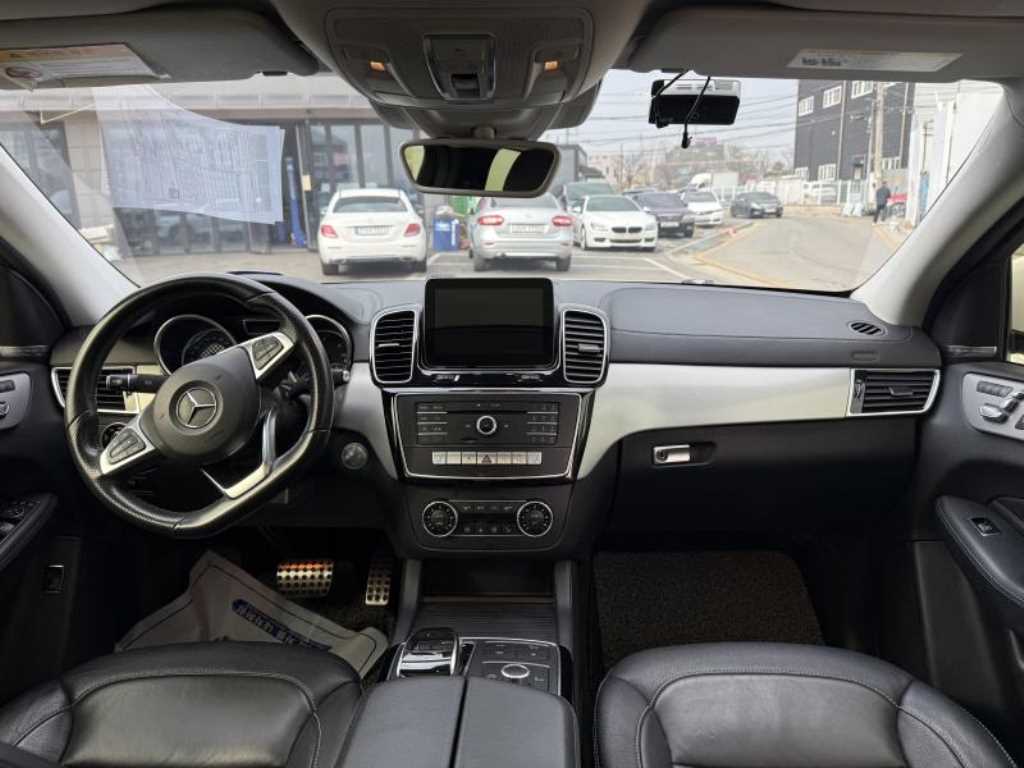 Mercedes Benz GLE Class - Vista 12