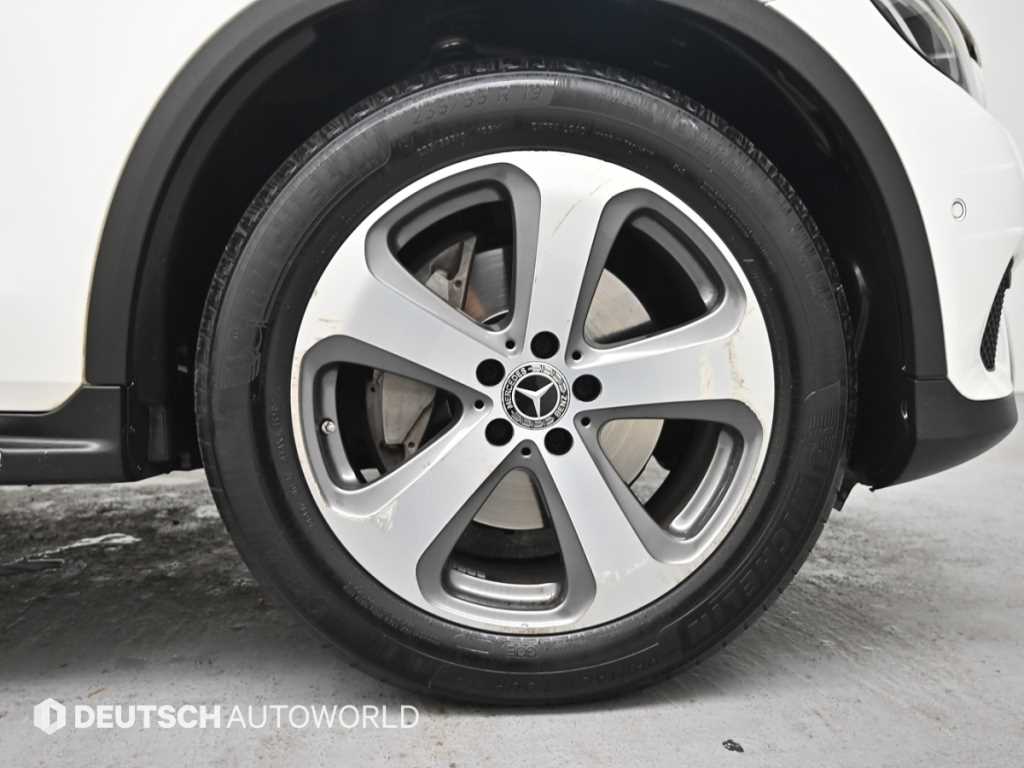 Mercedes Benz GLC Class - Vista 5