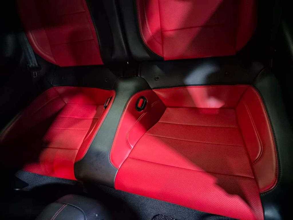 Ford Mustang - Vista 7