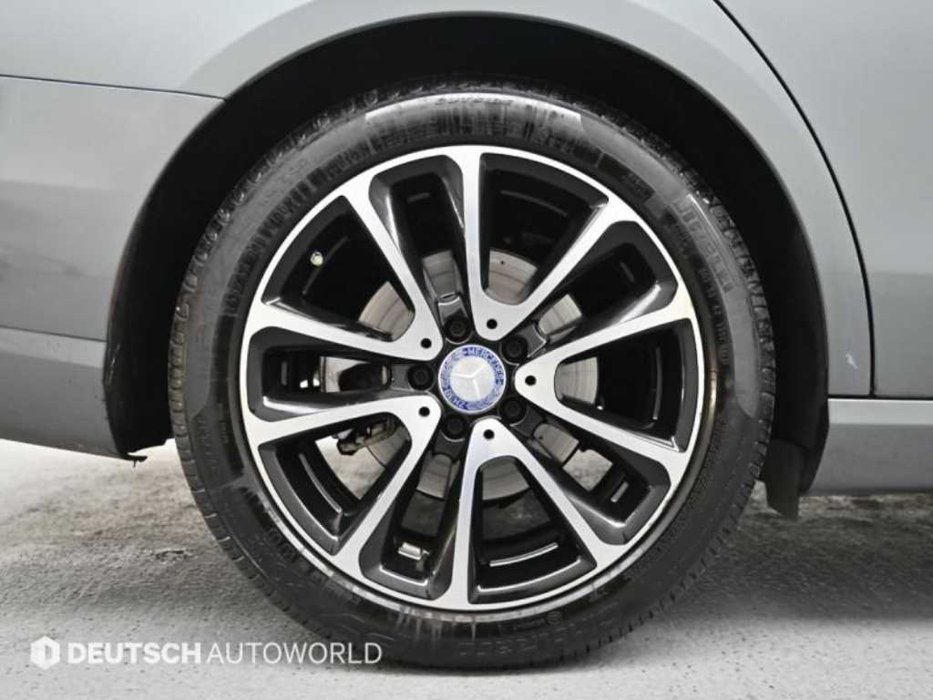 Mercedes Benz E class - Vista 6