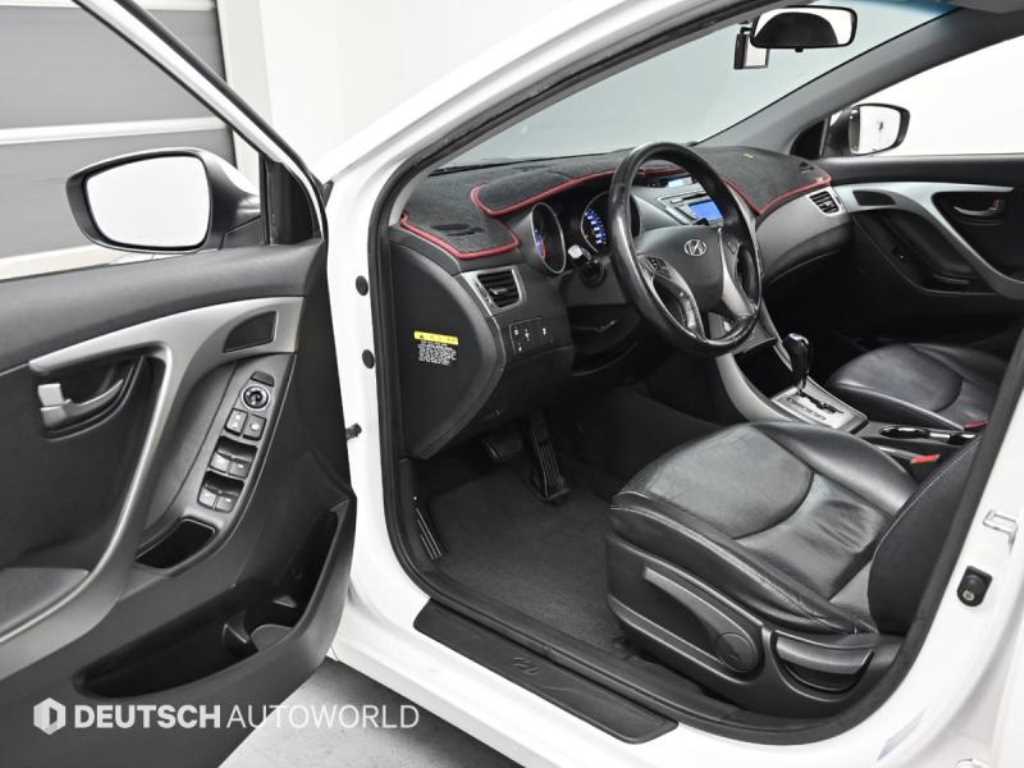 HYUNDAI Avante - Vista 10