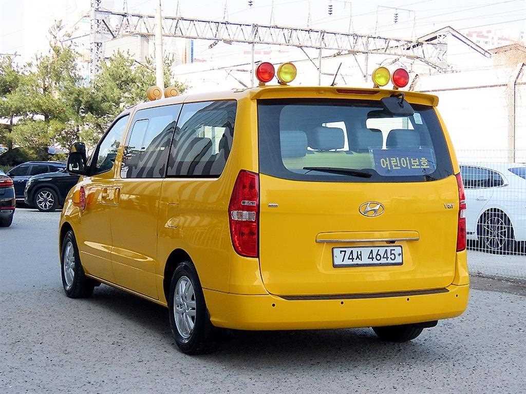 HYUNDAI Starex - Vista 3