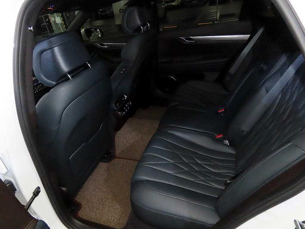 Genesis G80 - Vista 7