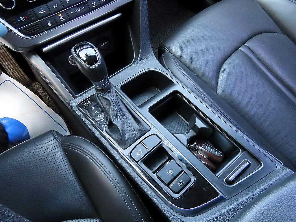 HYUNDAI Sonata - Vista 10