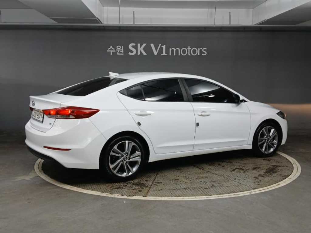 HYUNDAI Avante - Vista 4