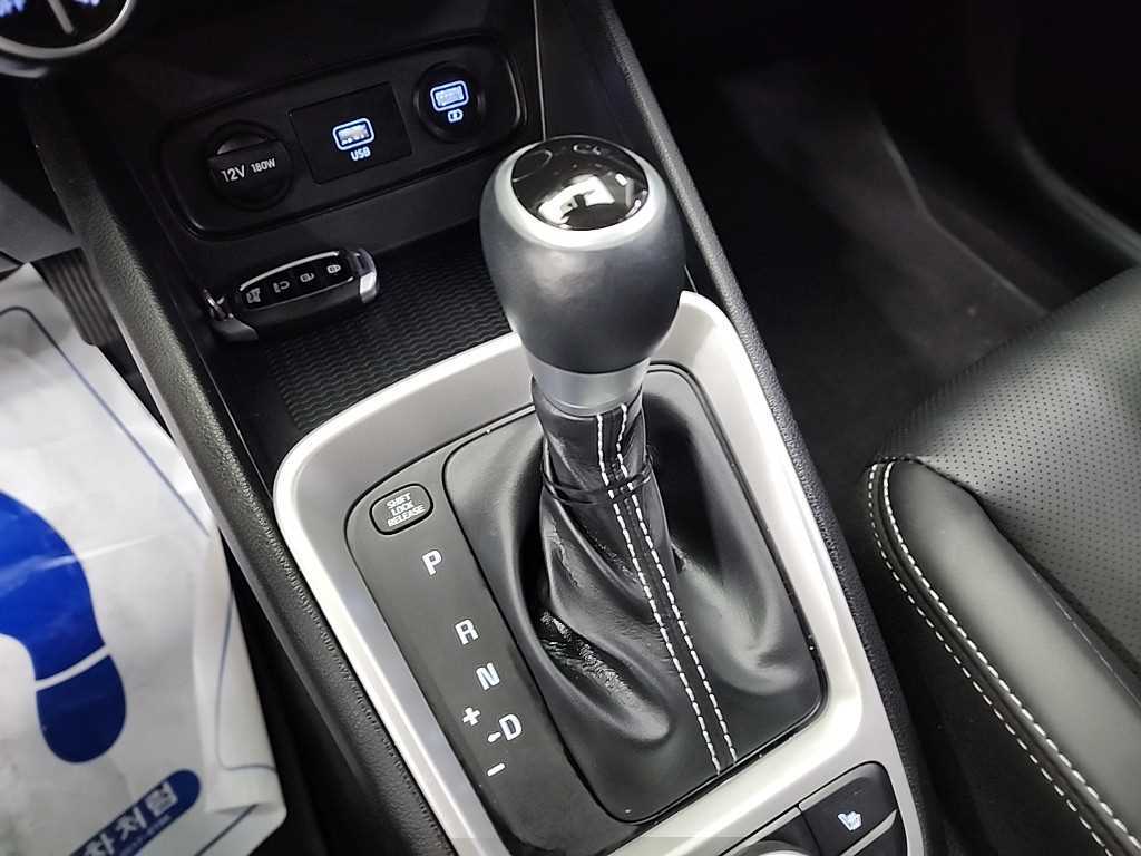 HYUNDAI Venue - Vista 8