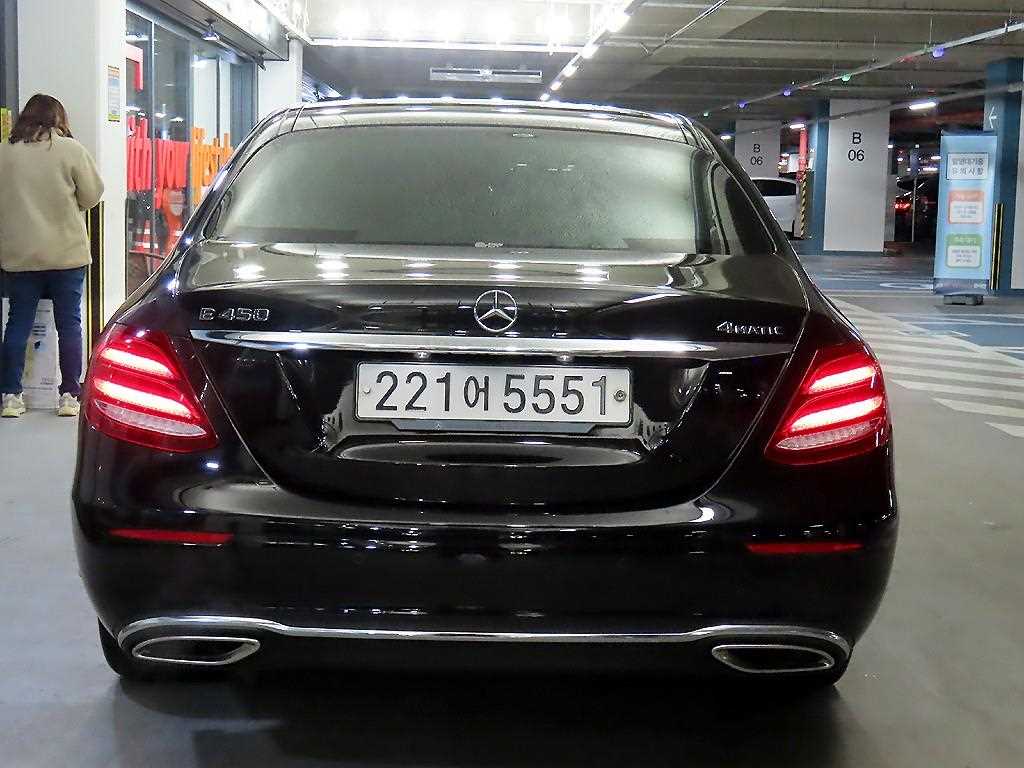 Mercedes Benz E class - Vista 5