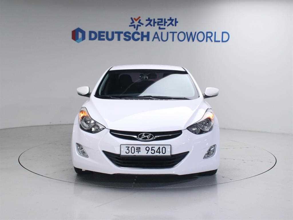 HYUNDAI Avante - Vista 3