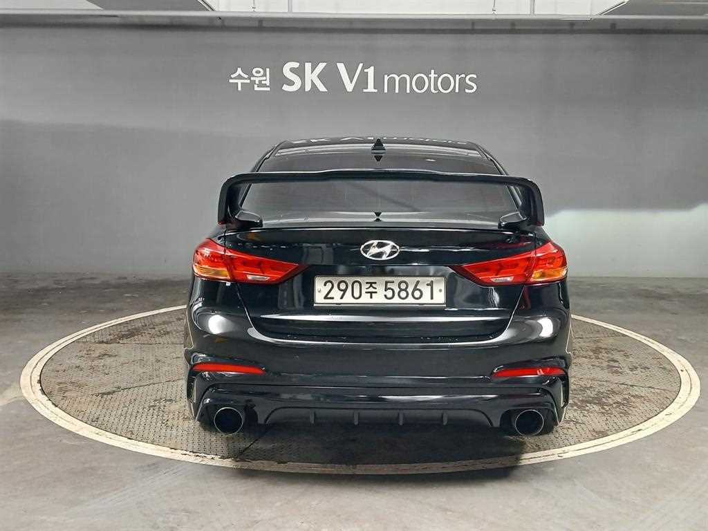 HYUNDAI Avante - Vista 5