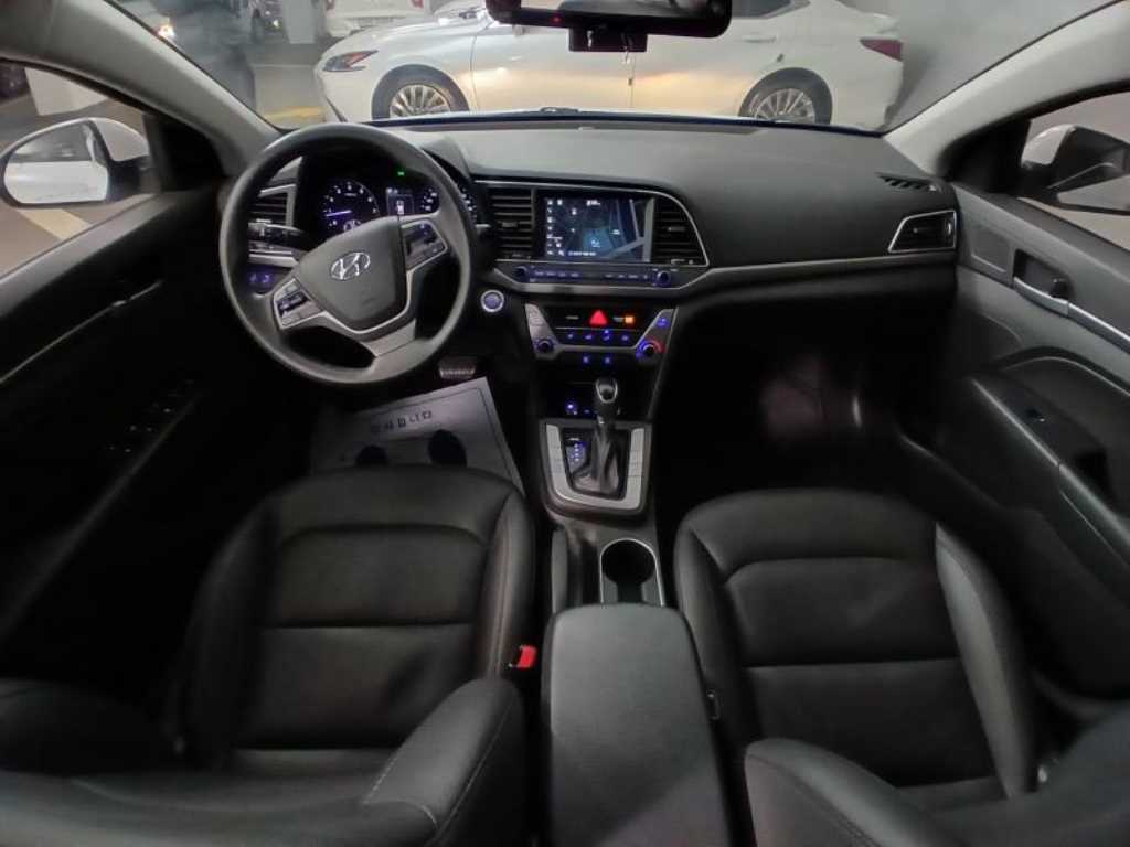 HYUNDAI Avante - Vista 6