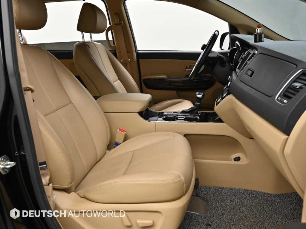 KIA Carnival - Vista 10