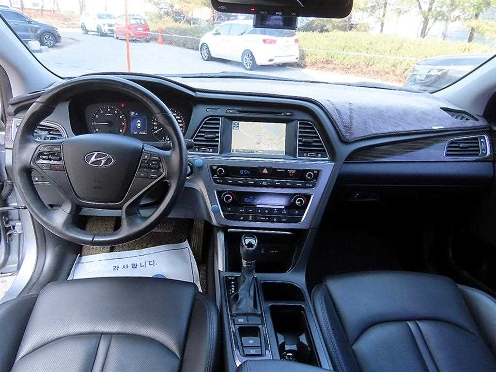 HYUNDAI Sonata - Vista 7