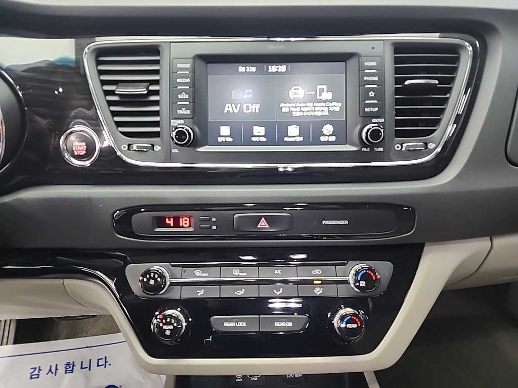 KIA Carnival - Vista 10