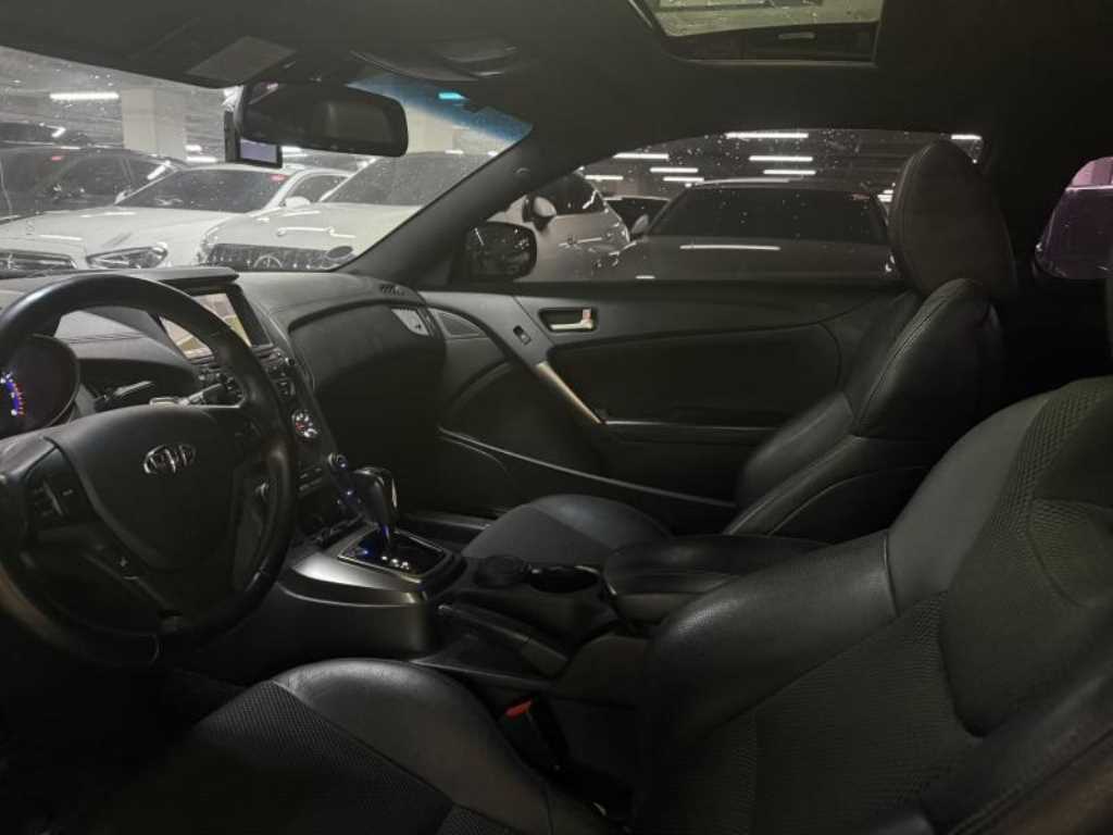 HYUNDAI Genesis - Vista 5